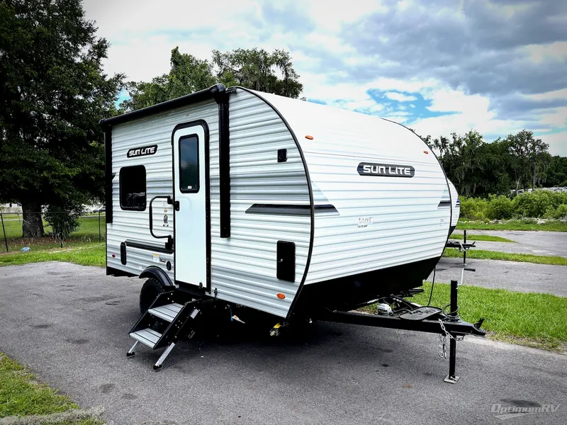 2027 Sunset Park RV Sun Lite — front three-quarter view