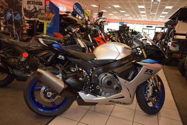 2026 Suzuki GSX-R750 — front three-quarter view