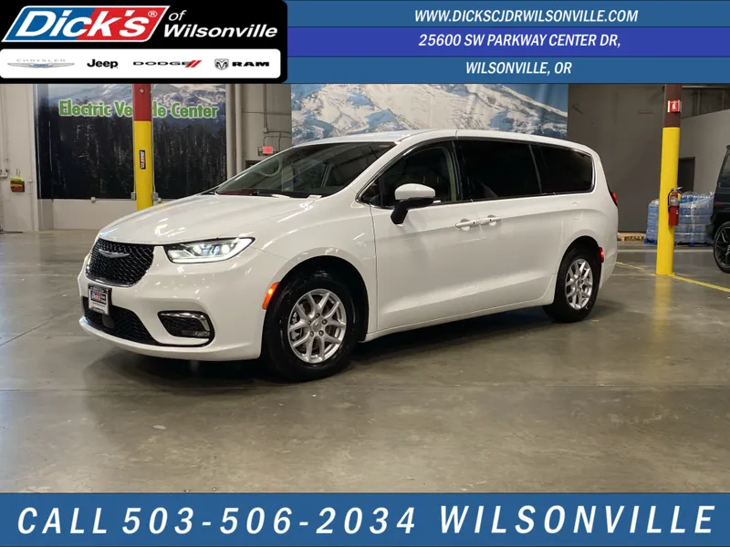 2023 Chrysler Pacifica Touring L in Bright White Clearcoat — front three-quarter view