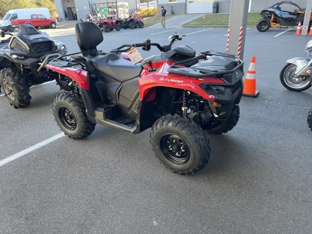 2026 Can-Am® Outlander MAX DPS 700 — front three-quarter view