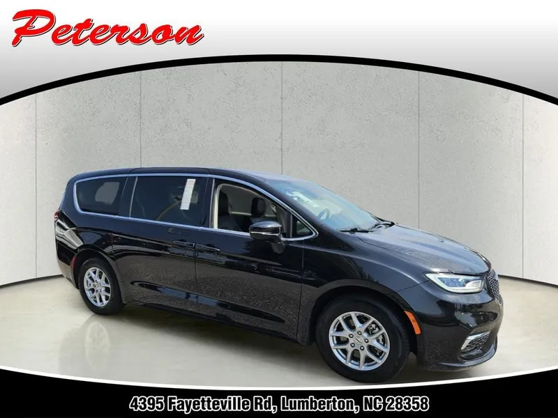 2024 Chrysler Pacifica Touring L in Diamond Black — front three-quarter view