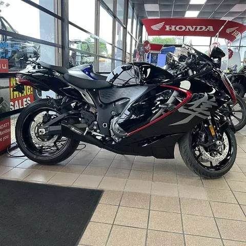 2026 Suzuki Hayabusa — front three-quarter view