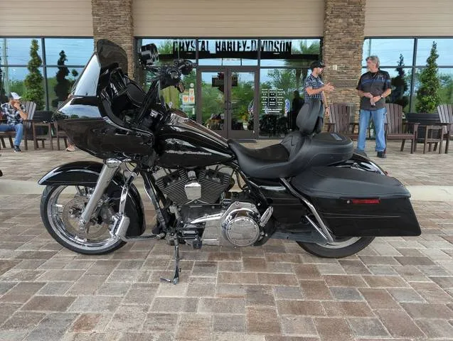 2015 Harley-Davidson® FLTRXS - Road Glide® Special — front three-quarter view
