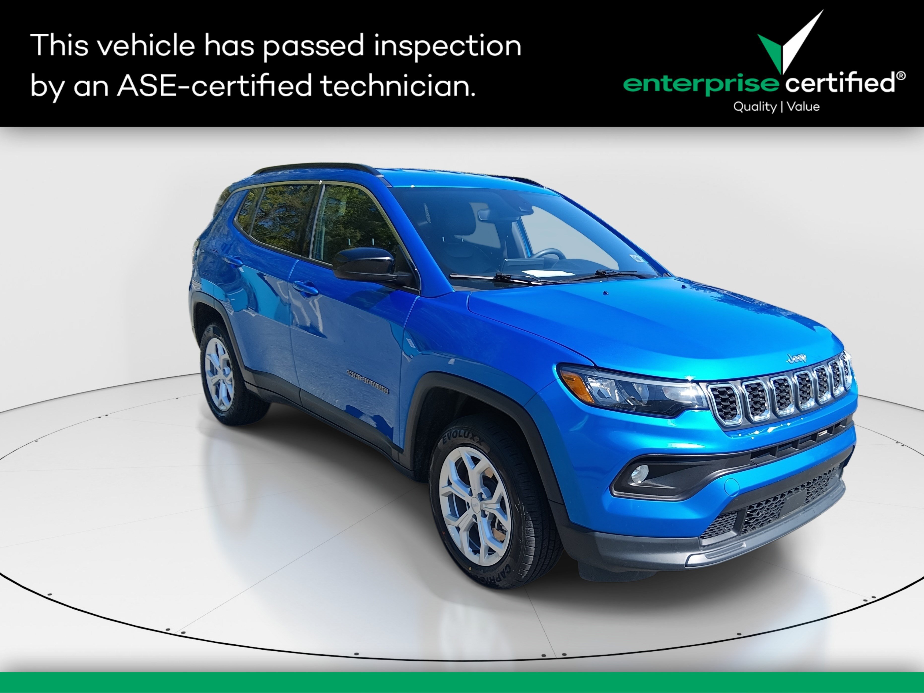 2024 Jeep Compass Latitude 4x4 — front three-quarter view