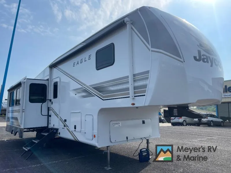 2027 Jayco Eagle SLE 30RLT — front three-quarter view
