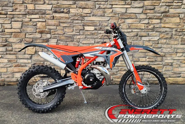 2026 Beta 300 XTrainer — front three-quarter view