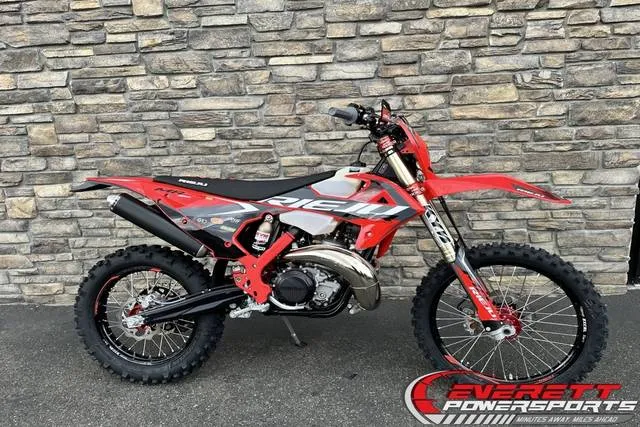 2026 RIEJU MR PRO 300i — front three-quarter view