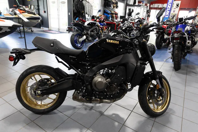 2026 Yamaha XSR900 — front three-quarter view