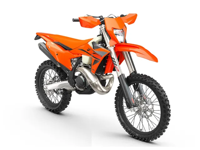 2025 KTM 250 XC-W — front three-quarter view