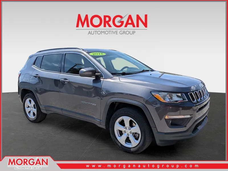 2019 Jeep Compass Latitude in Granite Crystal Metallic Clearcoat — front three-quarter view