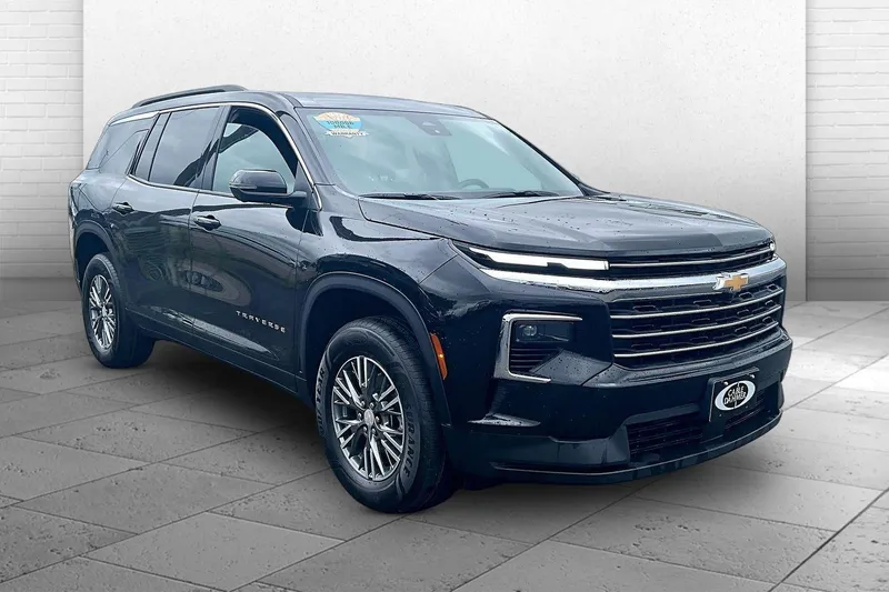 2024 Chevrolet Traverse LT in Mosaic Black Metallic — front three-quarter view