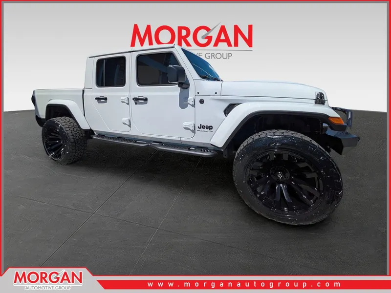 2026 Jeep Gladiator Sport S in White/off-white — front three-quarter view