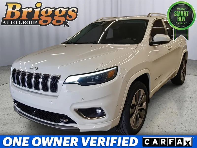 2019 Jeep Cherokee Overland in Pearl White Pearlcoat — front three-quarter view