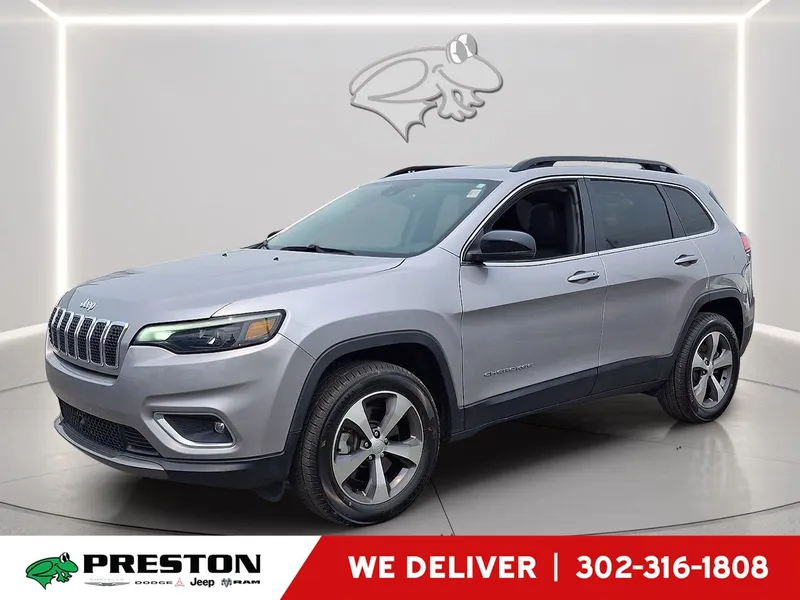 2022 Jeep Cherokee Limited in Billet Silver Metallic Clearcoat — front three-quarter view