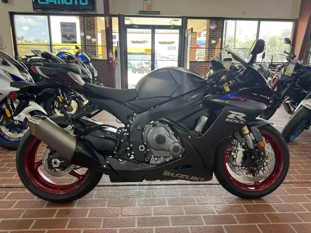 2026 Suzuki GSX-R750 — front three-quarter view