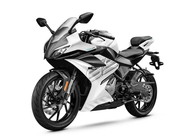 2026 CFMOTO 300SS — front three-quarter view