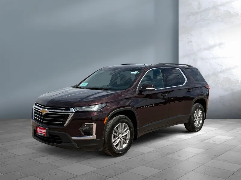 2022 Chevrolet Traverse — front three-quarter view