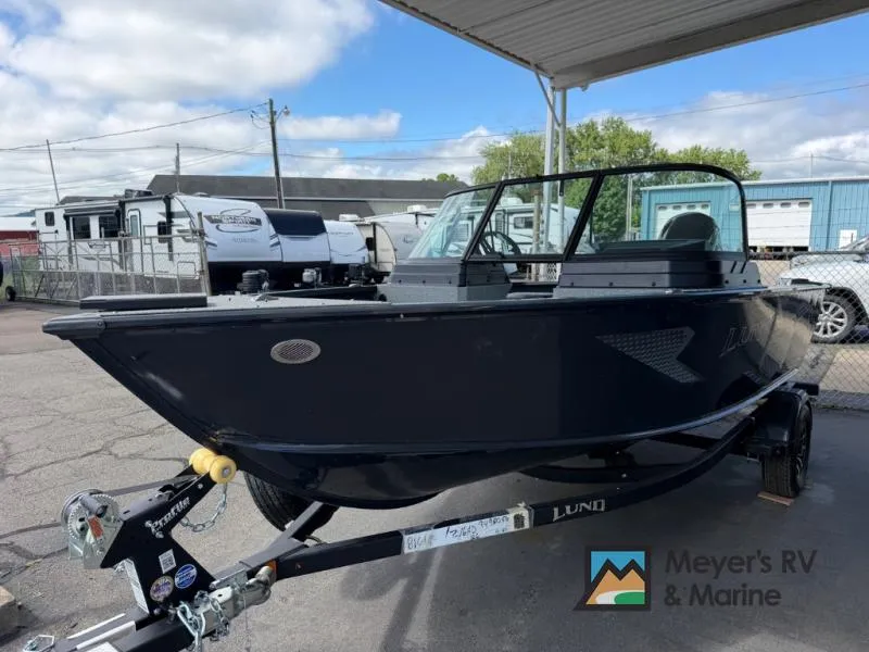 2026 Lund Adventure 1675 Sport — front three-quarter view