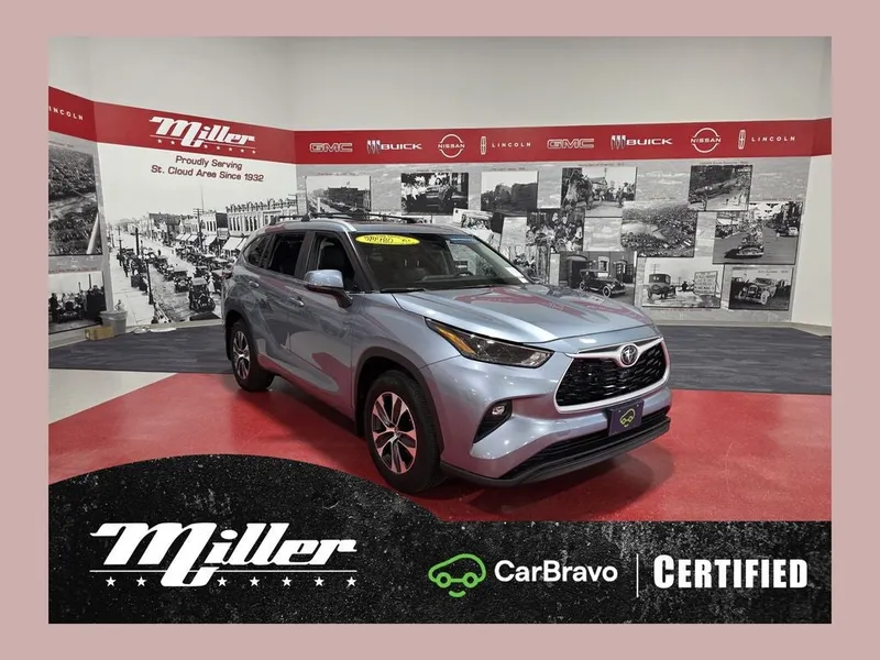 2024 Toyota Highlander XLE in Moon Dust — front three-quarter view