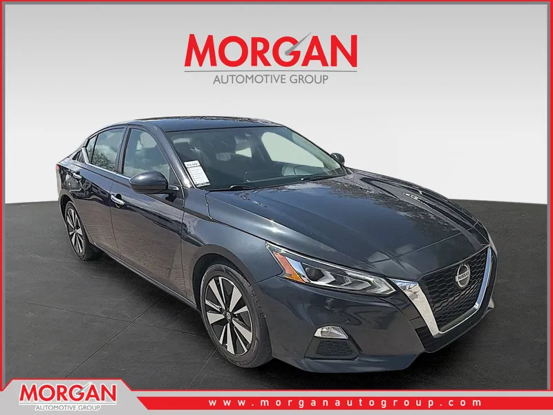 2022 Nissan Altima 2.5 SV in Storm Blue Metallic — front three-quarter view