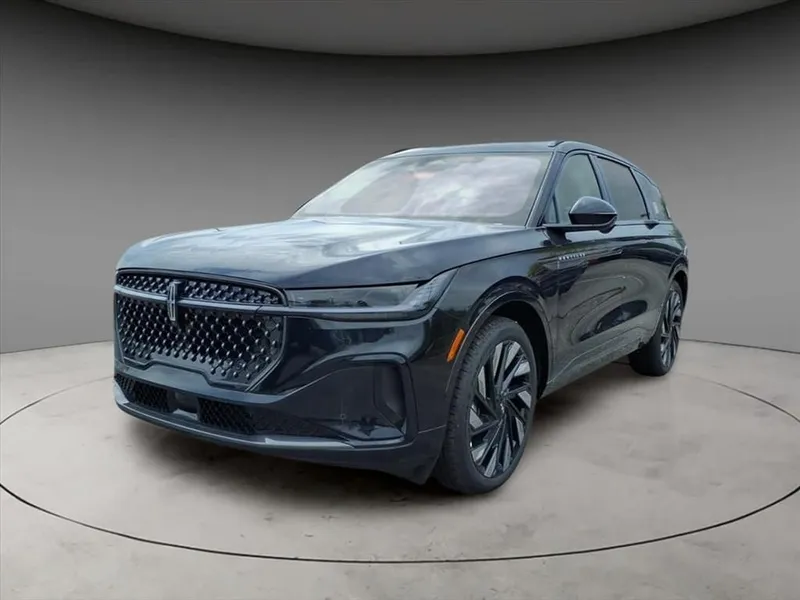 2025 Lincoln Nautilus Reserve in Black Metallic — front three-quarter view