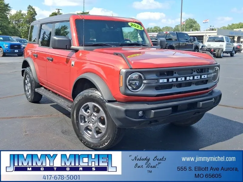 2023 Ford Bronco Big Bend in Hot Pepper Red Metallic Tinted Clearcoat — front three-quarter view