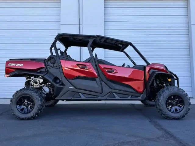 2026 Can-Am® Commander MAX XT 1000R — front three-quarter view