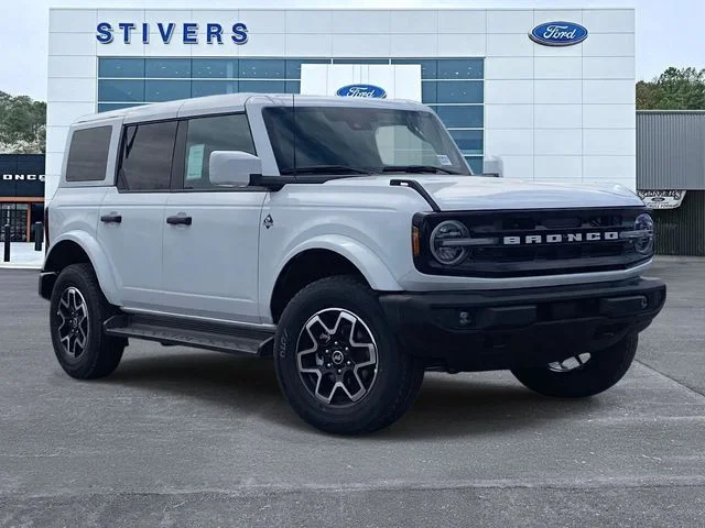 2026 Ford Bronco Outer Banks in Oxford White — front three-quarter view