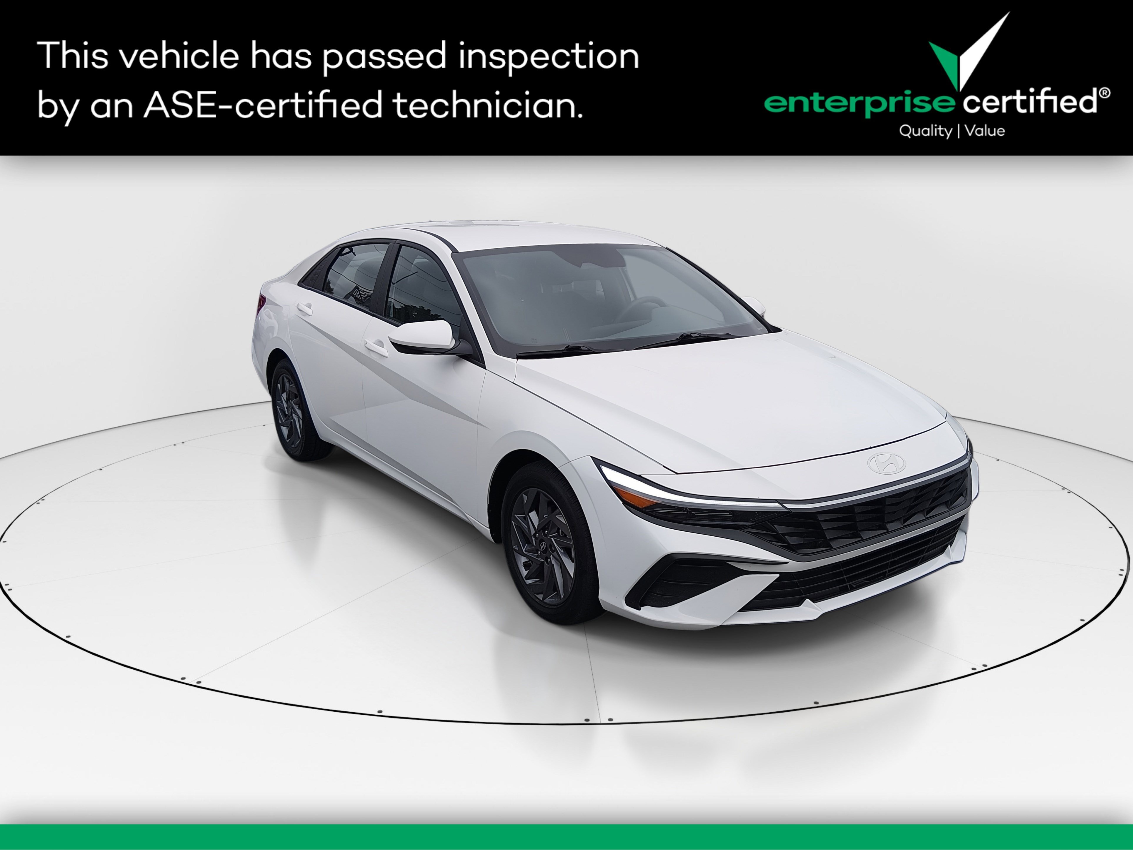 2024 Hyundai Elantra SEL IVT — front three-quarter view