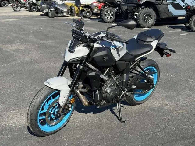 2026 Yamaha MT-07 — front three-quarter view
