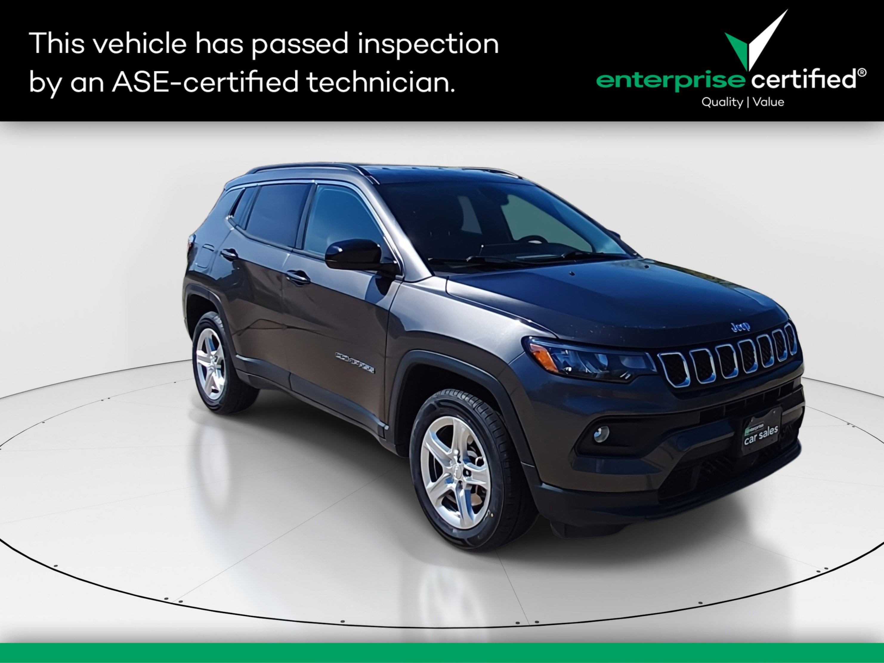 2024 Jeep Compass Latitude 4x4 — front three-quarter view
