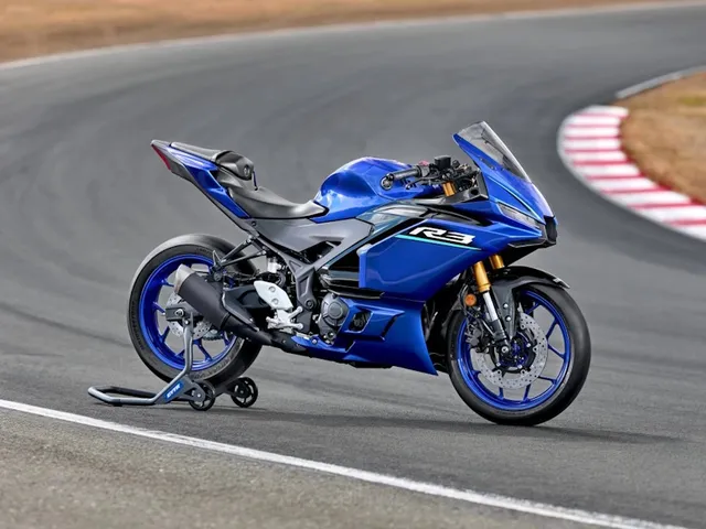 2026 Yamaha YZF-R3 — front three-quarter view