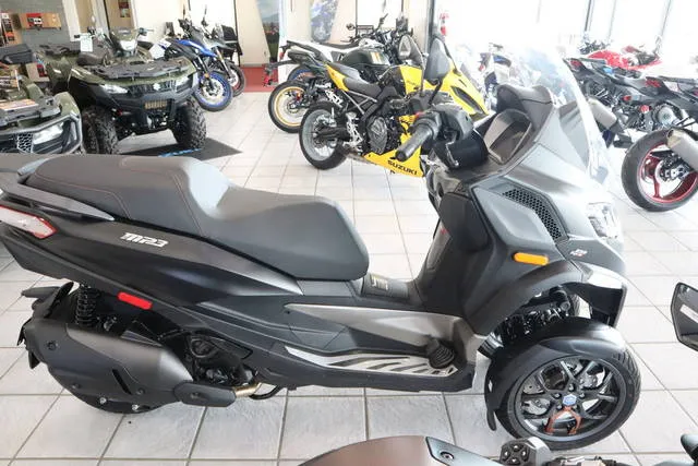 2026 Piaggio MP3 530 — front three-quarter view