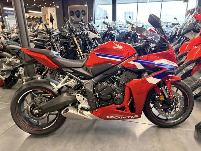 2026 Honda® CBR650R E-Clutch — front three-quarter view