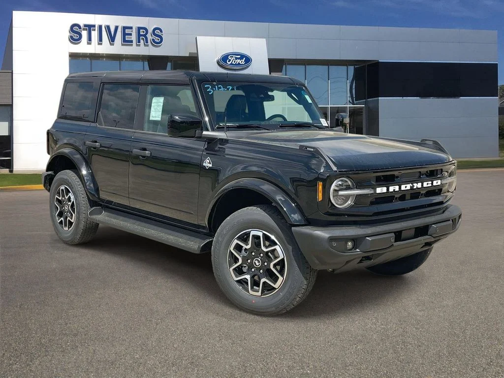 2026 Ford Bronco Outer Banks in Shadow Black — front three-quarter view