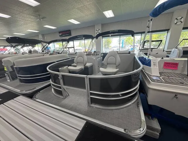 2026 Sylvan MIRAGE 818 FISH — front three-quarter view