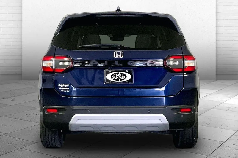 2025 Honda Pilot — rear three-quarter view