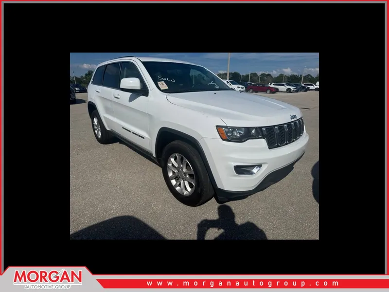 2022 Jeep Grand Cherokee WK Laredo E in Bright White Clearcoat — front three-quarter view