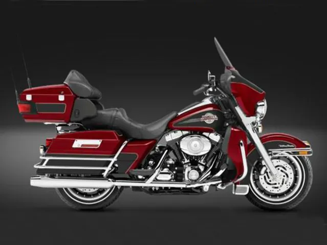 2007 Harley-Davidson® FLHTCU - Electra Glide® Ultra Classic — front three-quarter view