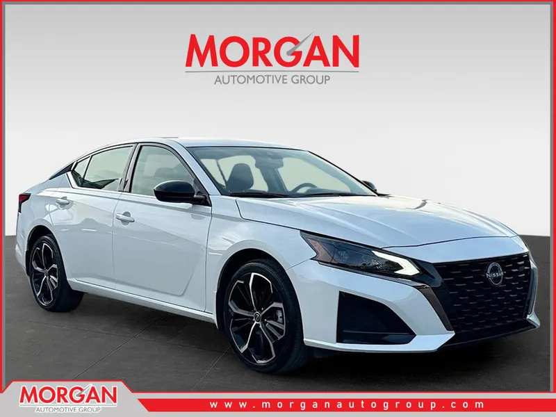 2025 Nissan Altima SR in Pearl White Tricoat — front three-quarter view