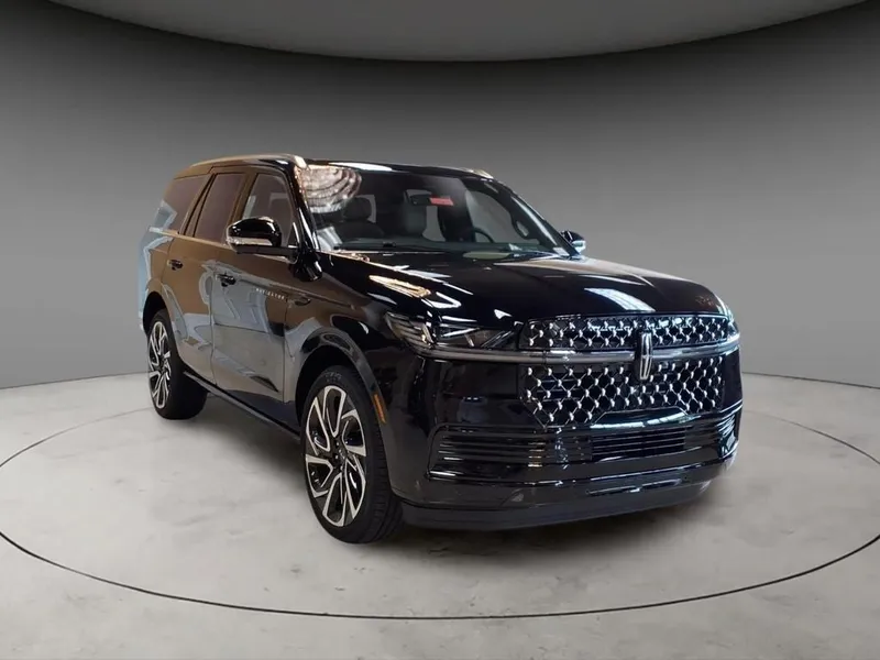 2026 Lincoln Navigator Black Label in Black Metallic — front three-quarter view