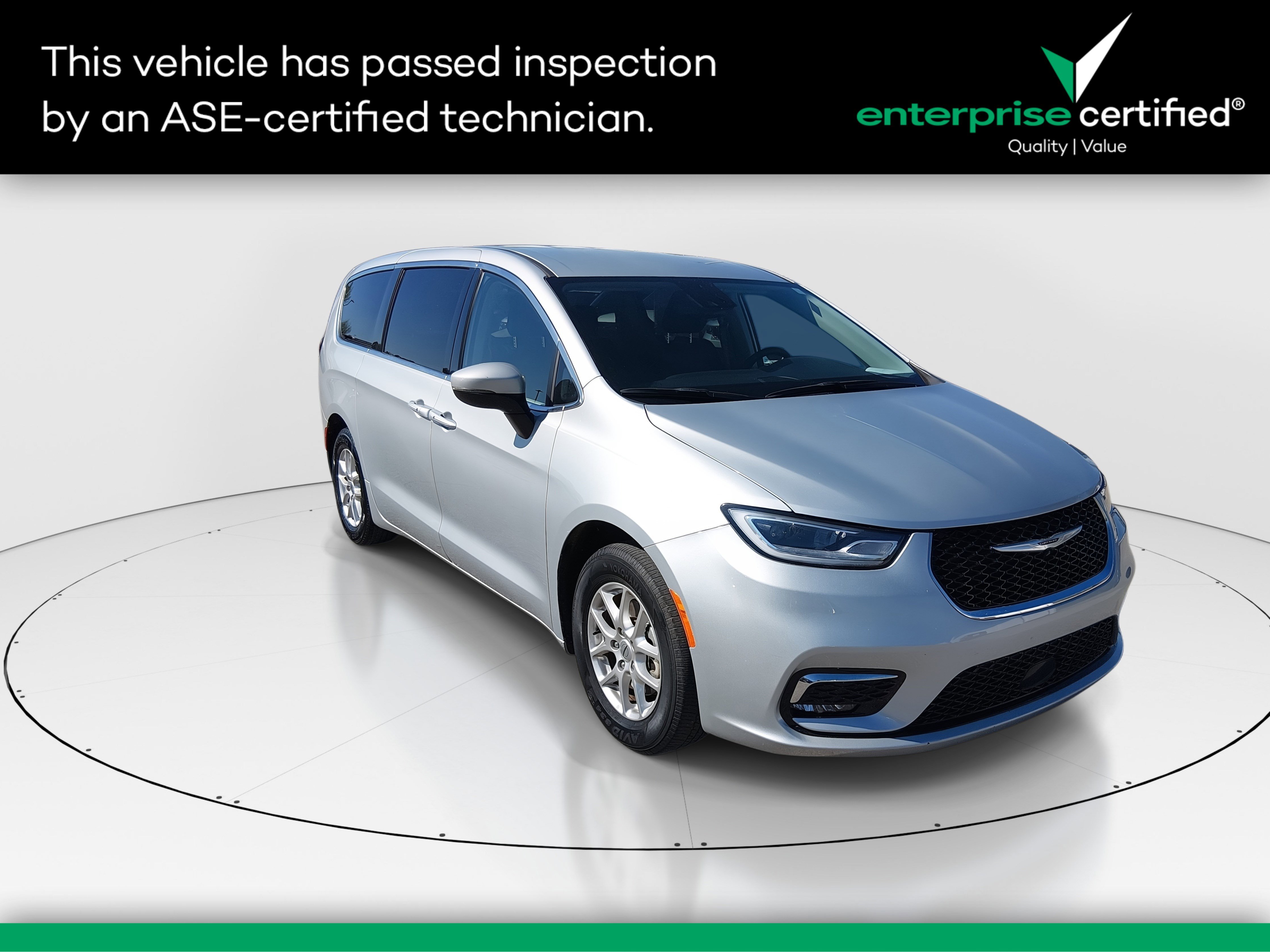 2023 Chrysler Pacifica Touring L FWD — front three-quarter view