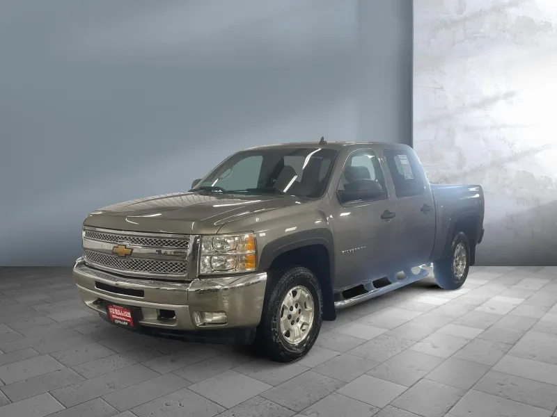 2013 Chevrolet Silverado 1500 — front three-quarter view