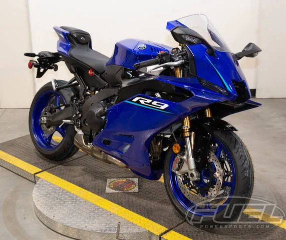 2026 Yamaha YZF-R9 — front three-quarter view