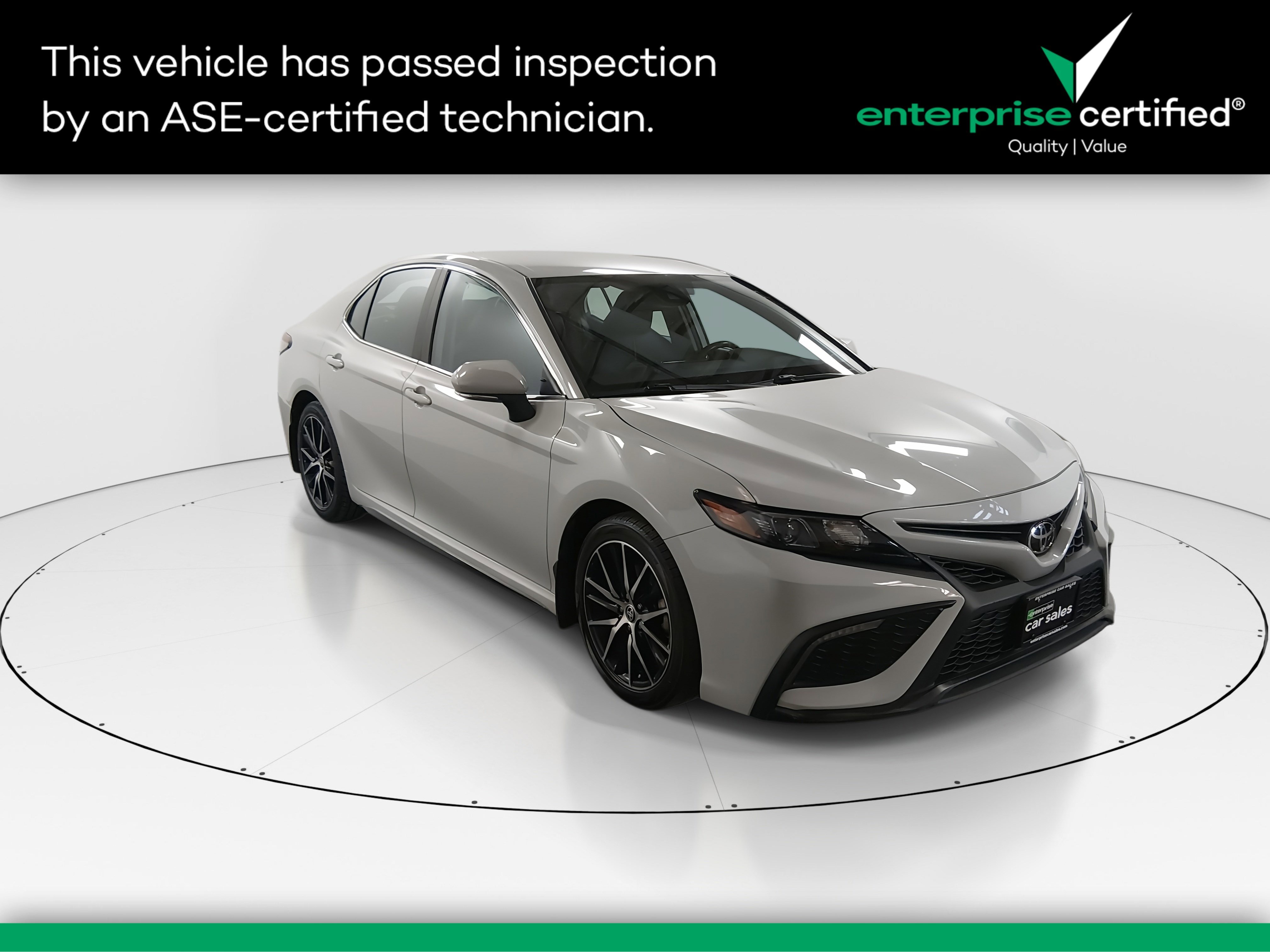 2024 Toyota Camry SE Auto — front three-quarter view