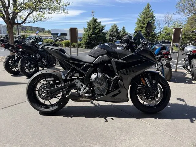 2025 Suzuki GSX-8R — front three-quarter view