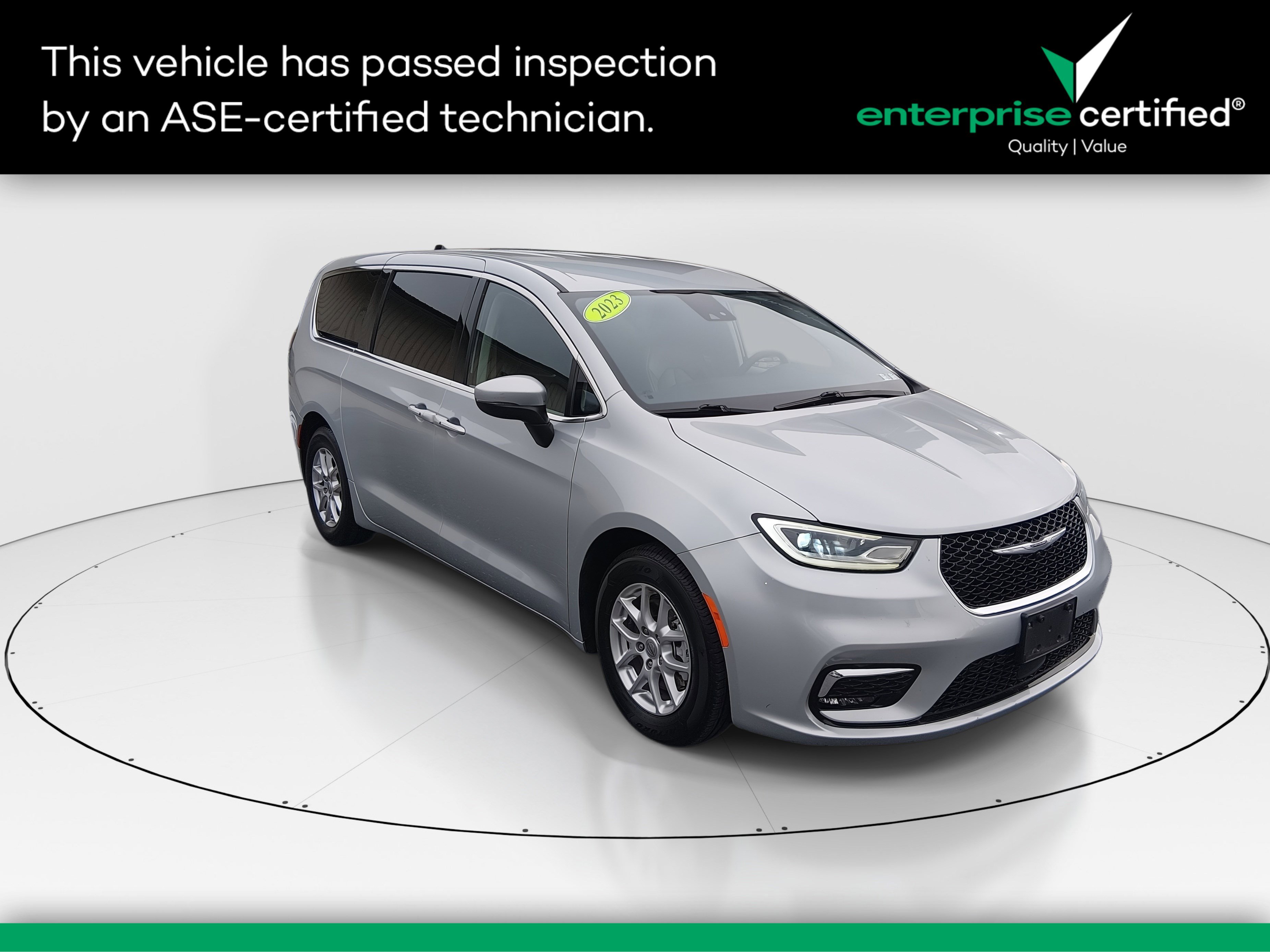2023 Chrysler Pacifica Touring L FWD — front three-quarter view