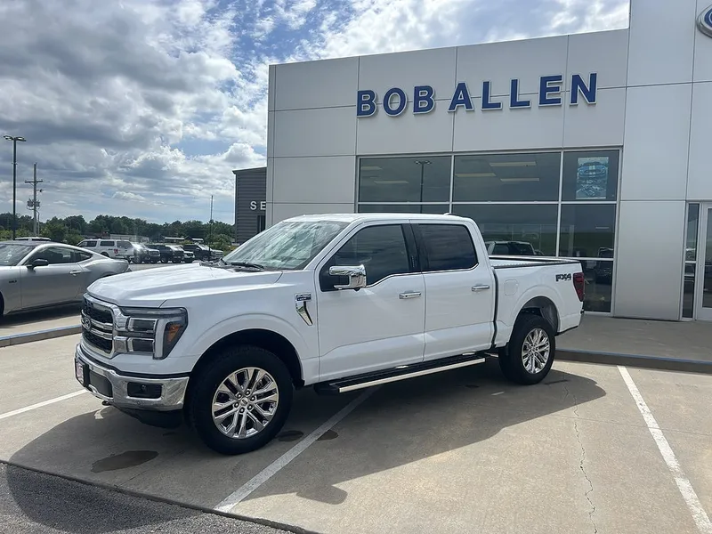 2026 Ford F-150 LARIAT in Oxford White — front three-quarter view