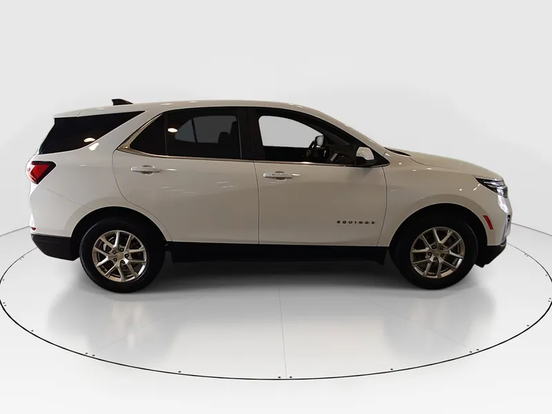 2024 Chevrolet Equinox — photo 8 view