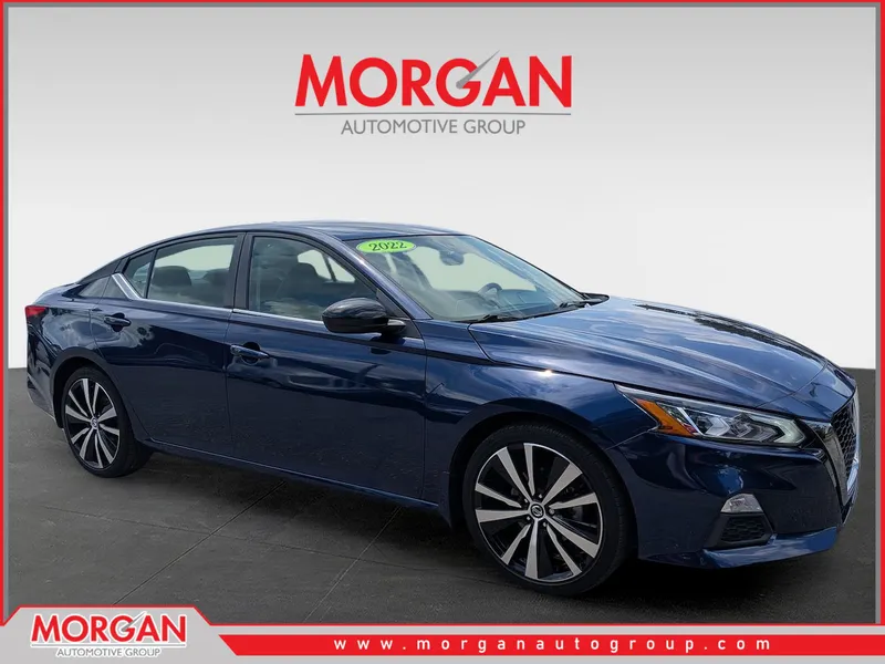 2022 Nissan Altima 2.5 SR in Deep Blue Pearl — front three-quarter view